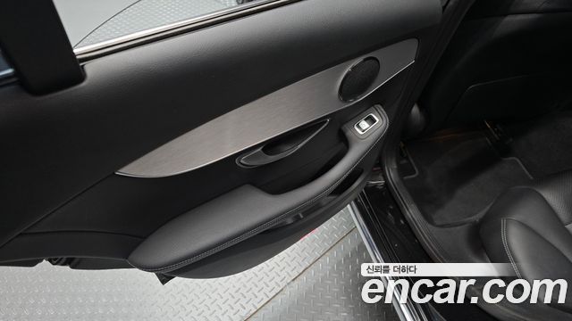 Mercedes-Benz C-Class 2017 — photo 15
