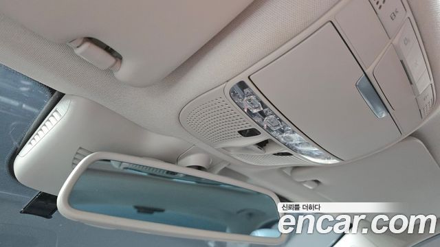 Mercedes-Benz C-Class 2017 — photo 32