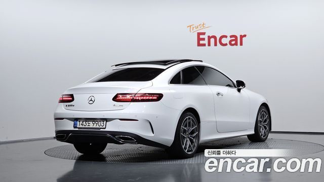 Mercedes-Benz E-Class 2022 — photo 2