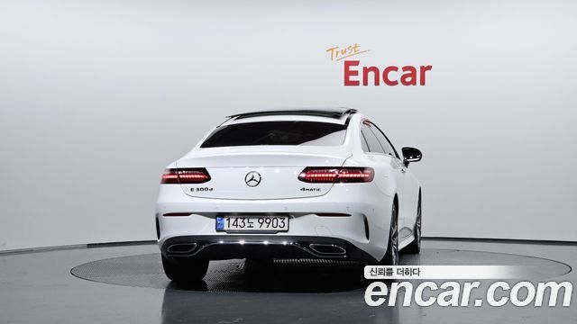 Mercedes-Benz E-Class 2022 — photo 4