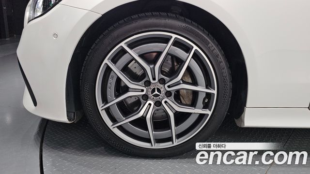 Mercedes-Benz E-Class 2022 — photo 5