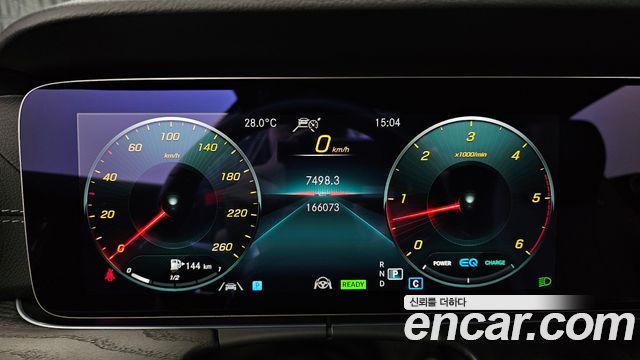 Mercedes-Benz E-Class 2022 — photo 8