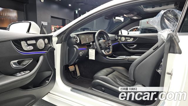 Mercedes-Benz E-Class 2022 — photo 10
