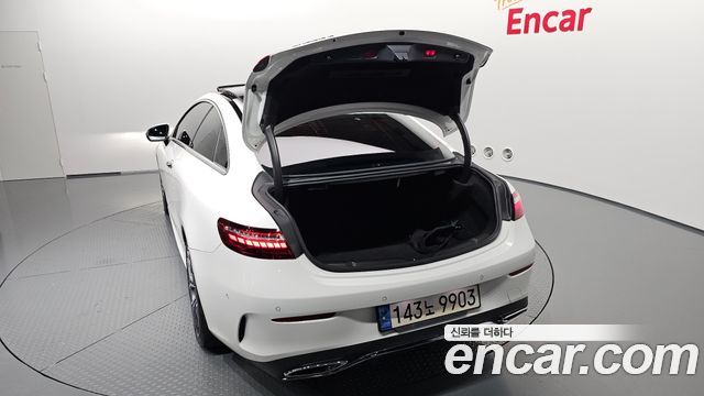Mercedes-Benz E-Class 2022 — photo 20