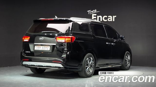 Kia Canival 2018 — photo 2