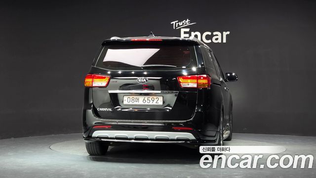 Kia Canival 2018 — photo 4