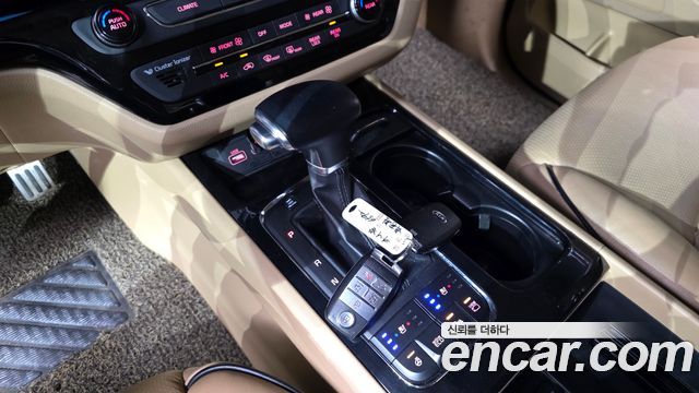 Kia Canival 2018 — photo 12