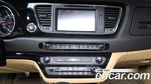 Kia Canival 2018 — photo 20