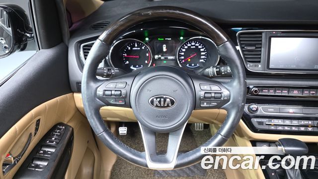 Kia Canival 2018 — photo 21
