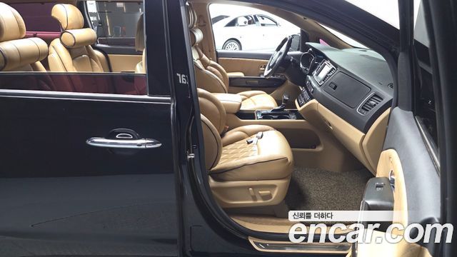 Kia Canival 2018 — photo 16