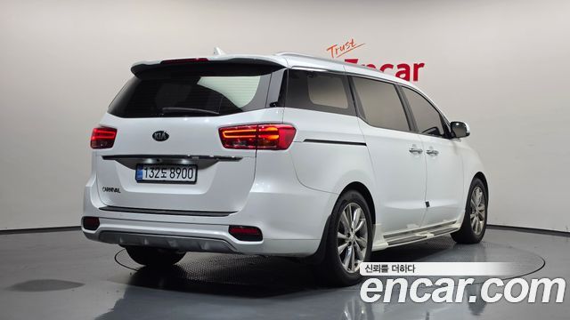 Kia Canival 2019 — photo 2