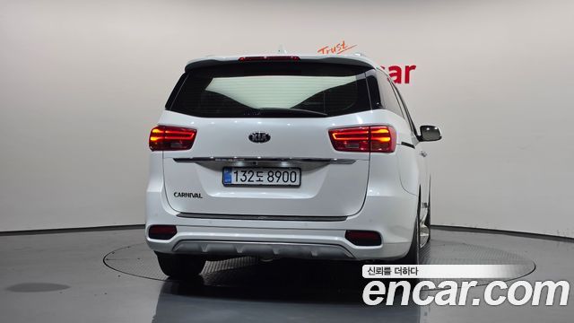 Kia Canival 2019 — photo 4