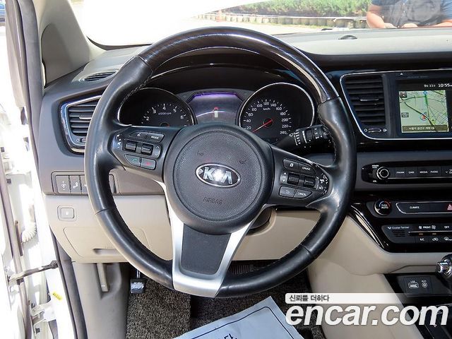 Kia Canival 2016 — photo 8