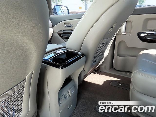 Kia Canival 2016 — photo 16