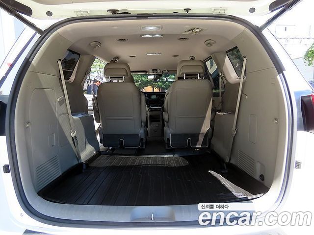 Kia Canival 2016 — photo 17