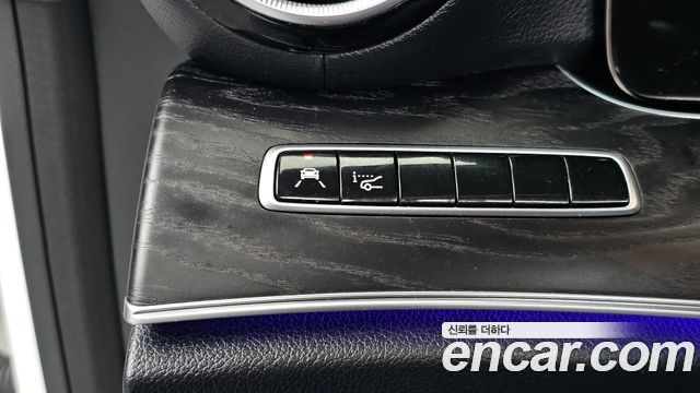 Mercedes-Benz E-Class 2019 — photo 25