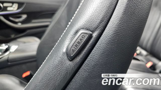Mercedes-Benz E-Class 2019 — photo 32