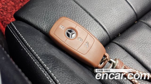 Mercedes-Benz E-Class 2019 — photo 33