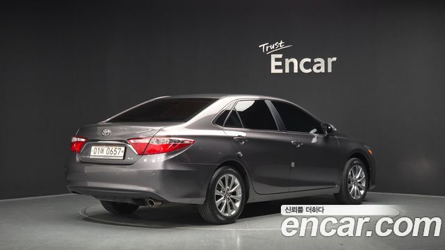 Toyota Camry 2016 — photo 2
