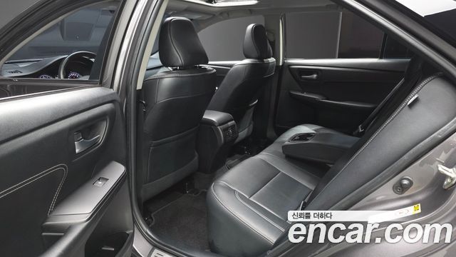 Toyota Camry 2016 — photo 11