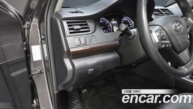 Toyota Camry 2016 — photo 13