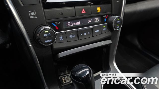 Toyota Camry 2016 — photo 17