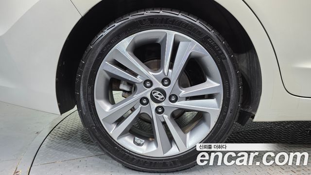 Hyundai AVANTE 2017 — photo 5