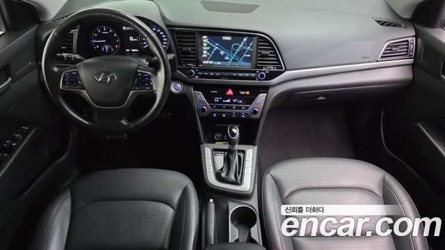 Hyundai AVANTE 2017 — photo 10