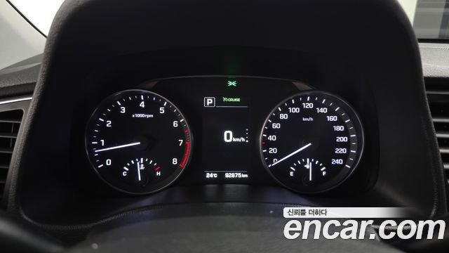 Hyundai AVANTE 2017 — photo 11