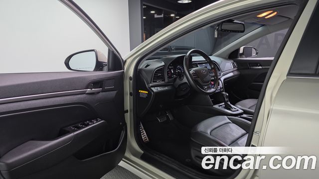 Hyundai AVANTE 2017 — photo 13