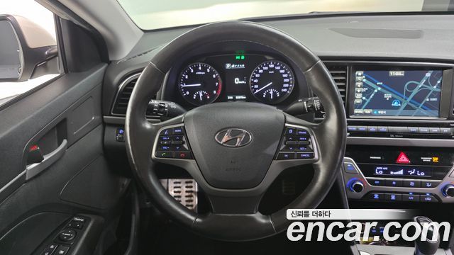 Hyundai AVANTE 2017 — photo 19