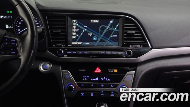 Hyundai AVANTE 2017 — photo 20