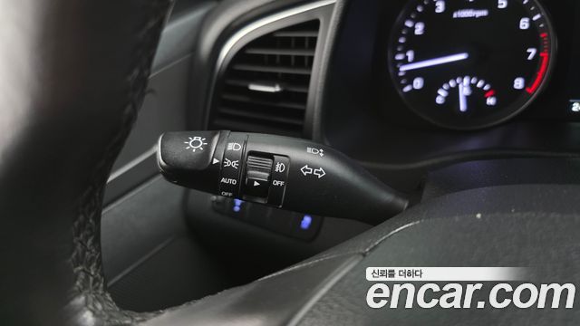 Hyundai AVANTE 2017 — photo 23