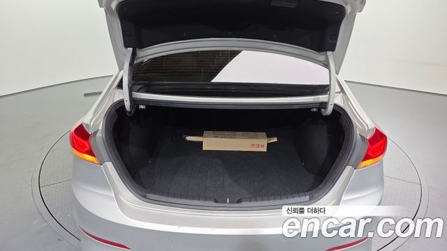 Hyundai AVANTE 2017 — photo 26