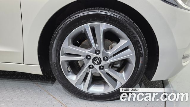 Hyundai AVANTE 2017 — photo 7