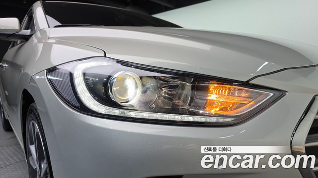 Hyundai AVANTE 2017 — photo 8