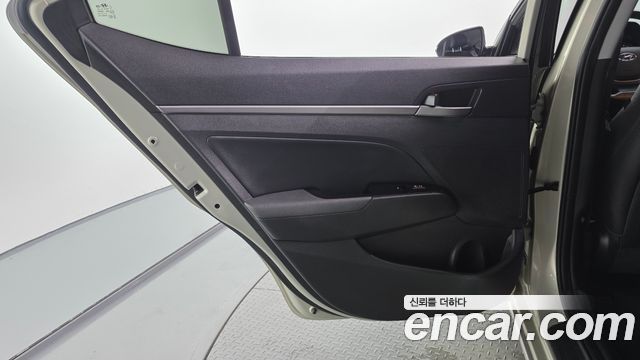 Hyundai AVANTE 2017 — photo 15