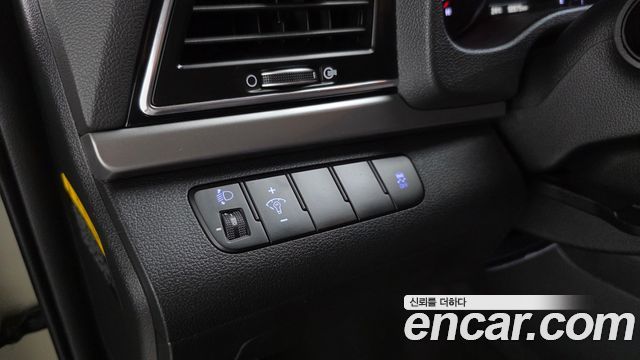 Hyundai AVANTE 2017 — photo 28