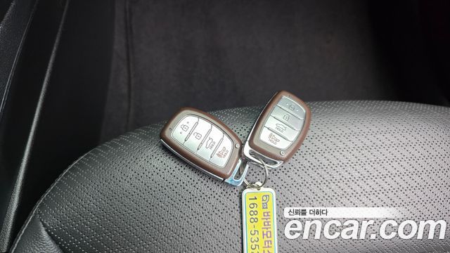 Hyundai AVANTE 2017 — photo 31