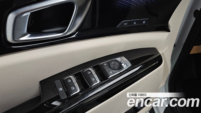 Kia Canival 2023 — photo 16