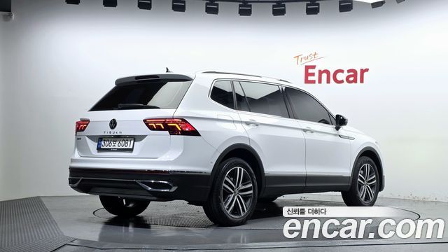 Volkswagen Tiguan 2023 — photo 2