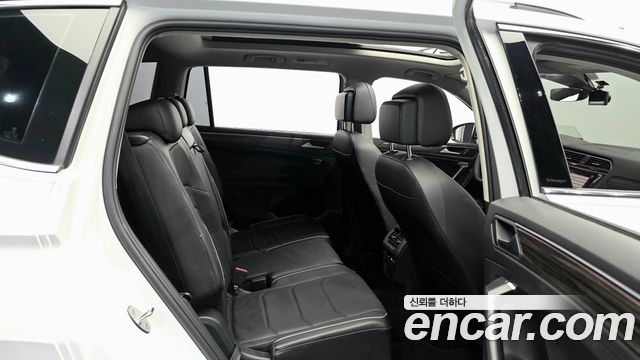 Volkswagen Tiguan 2023 — photo 18
