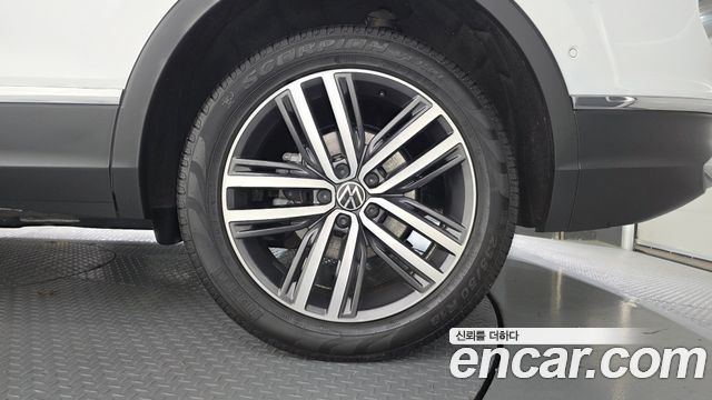 Volkswagen Tiguan 2023 — photo 7