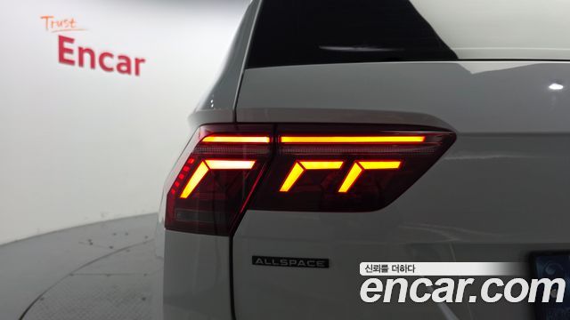Volkswagen Tiguan 2023 — photo 9