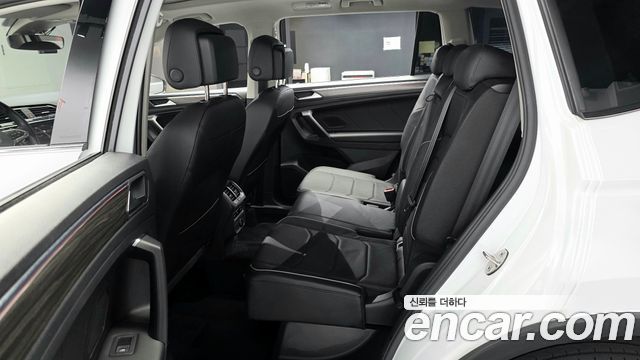 Volkswagen Tiguan 2023 — photo 16