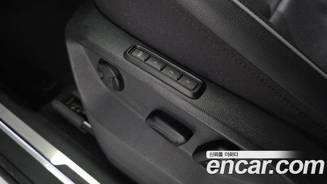 Volkswagen Tiguan 2023 — photo 31
