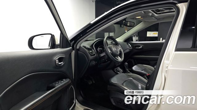 Jeep Compass 2018 — photo 13