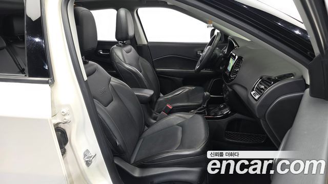 Jeep Compass 2018 — photo 17