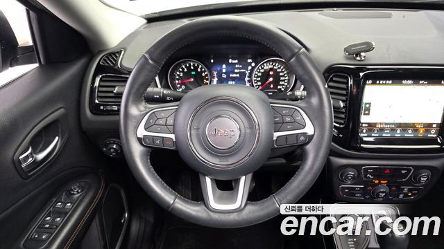 Jeep Compass 2018 — photo 19