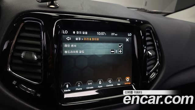 Jeep Compass 2018 — photo 23